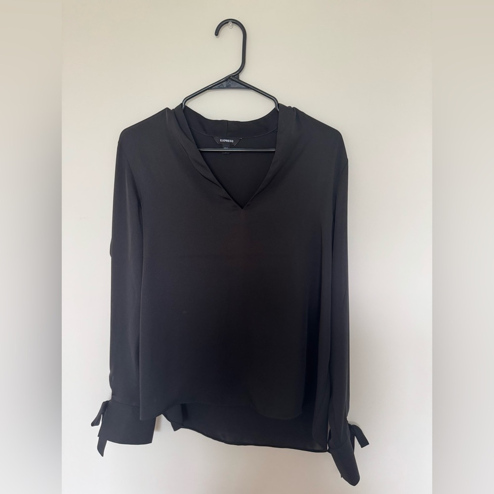 Women’s Express Black Long Sleeve V-Neck Blouse Size M